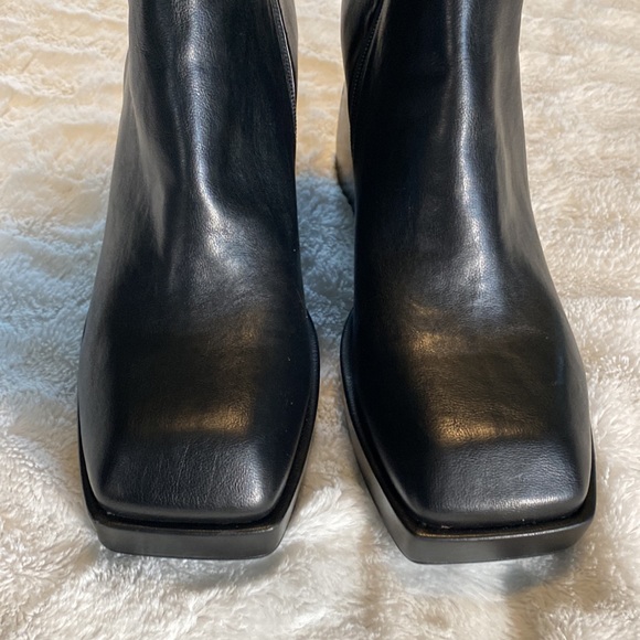 DAUPHIN BOOTS - Picture 4 of 9